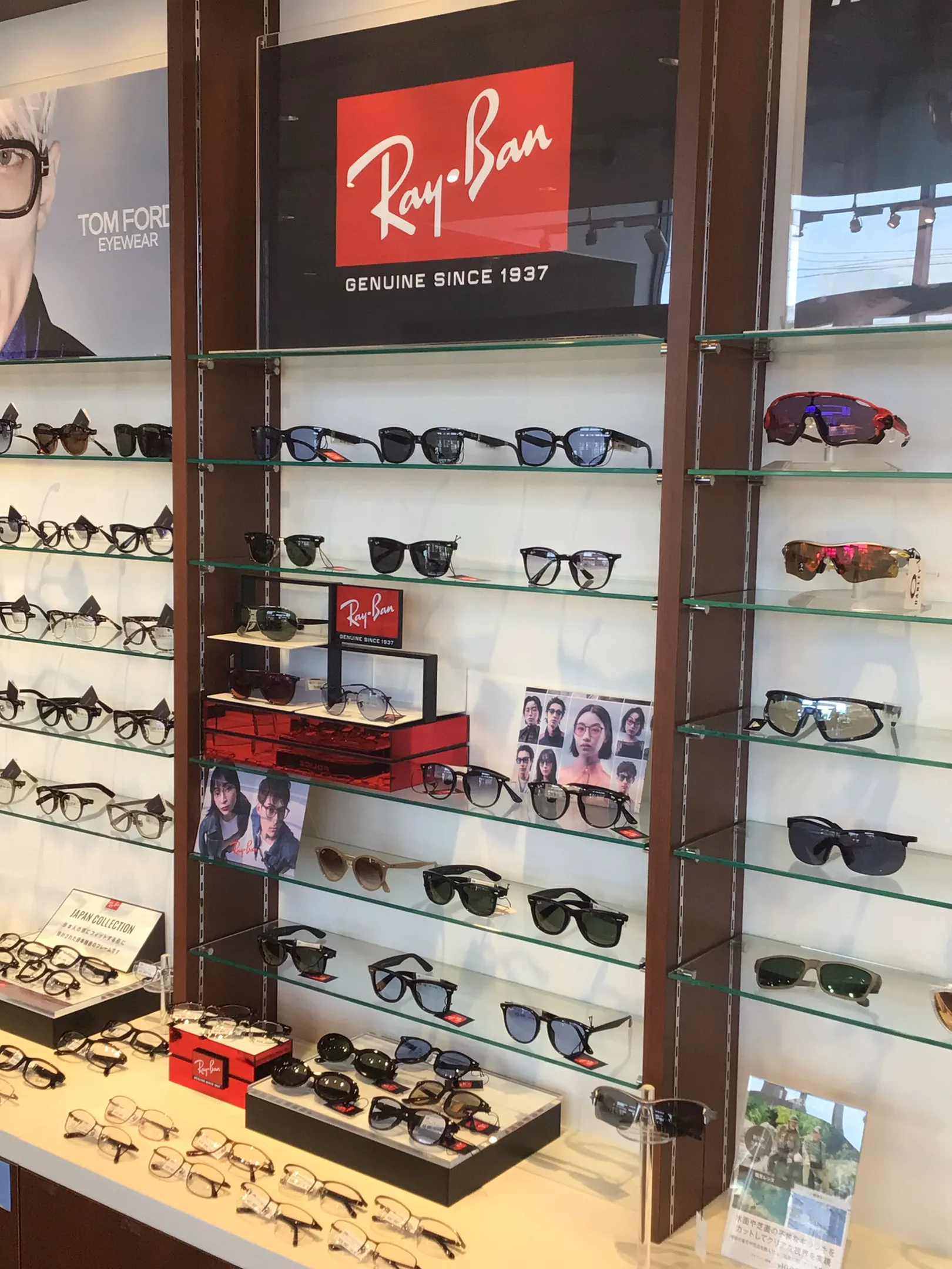メガネスーパー甲府昭和店のRAYBANを展開したディスプレイ/展示