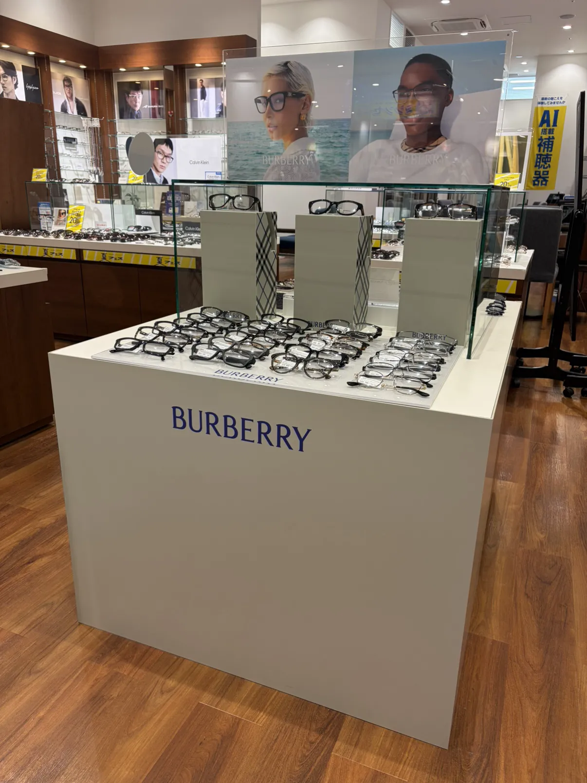 BURBERRY取扱店　新作のBURBERRYを数多く取り扱い。