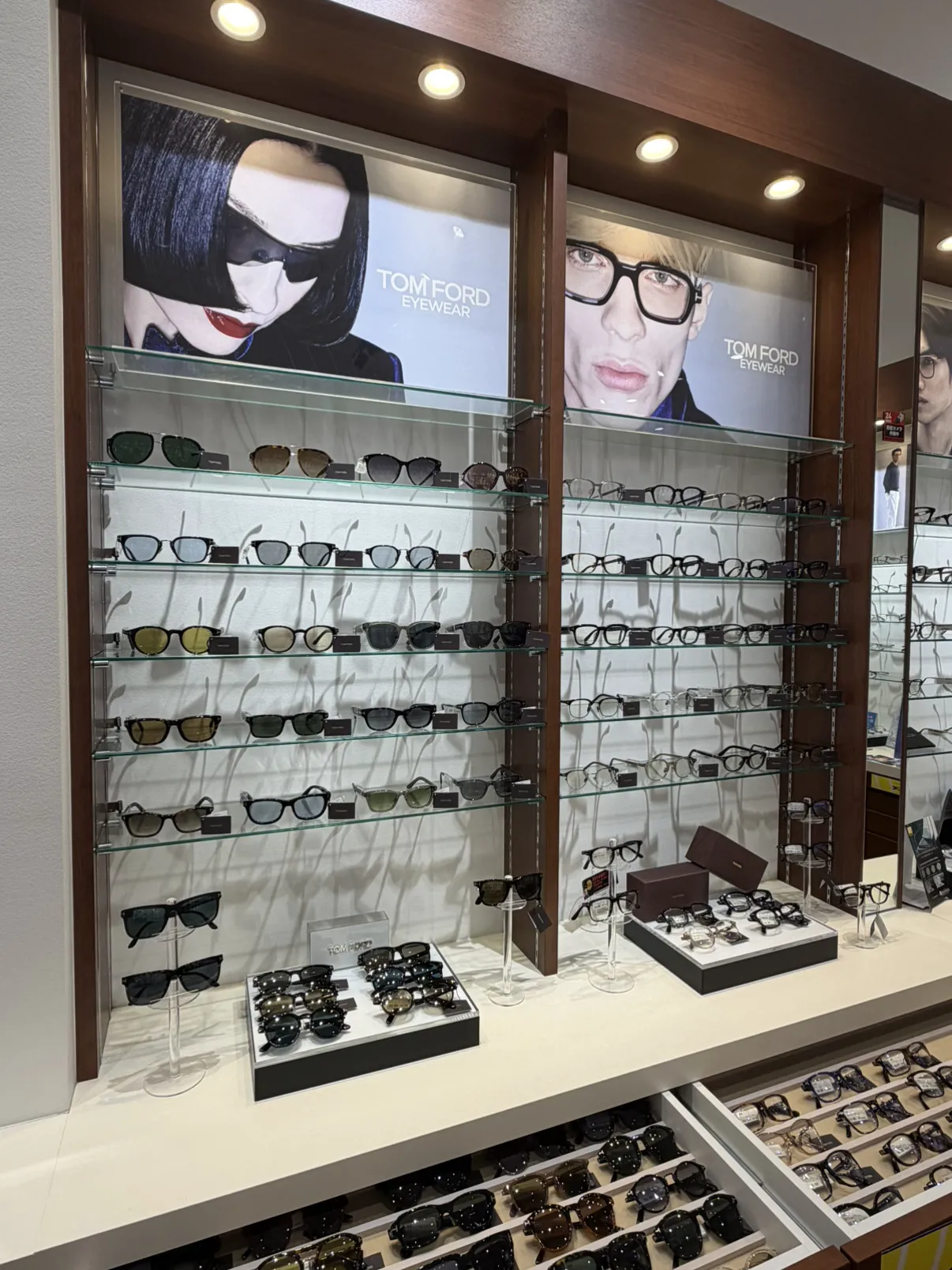 TOMFORD取扱店　有名人の着用も多い、大人気ブランドであるTOMFORDを数多く取り扱いしており、毎年新作も入荷しております。