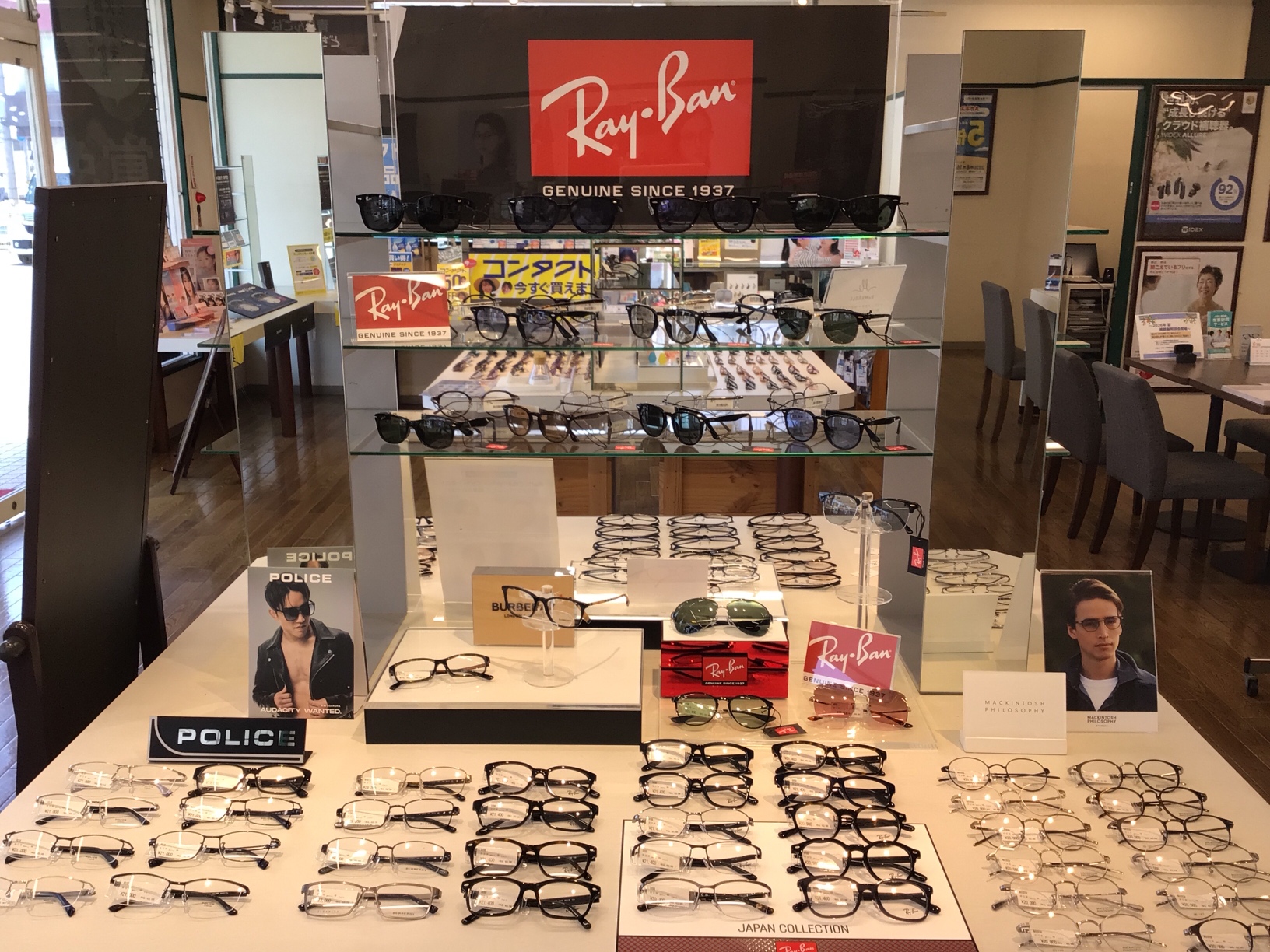 メガネスーパー姫路飾磨店の店内　メガネＦＭ　レイバン、ポリス、バーバリー、マッキントッシュ　