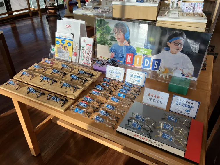 メガネハウス富山山室店 キッズコーナー 保証も充実☆