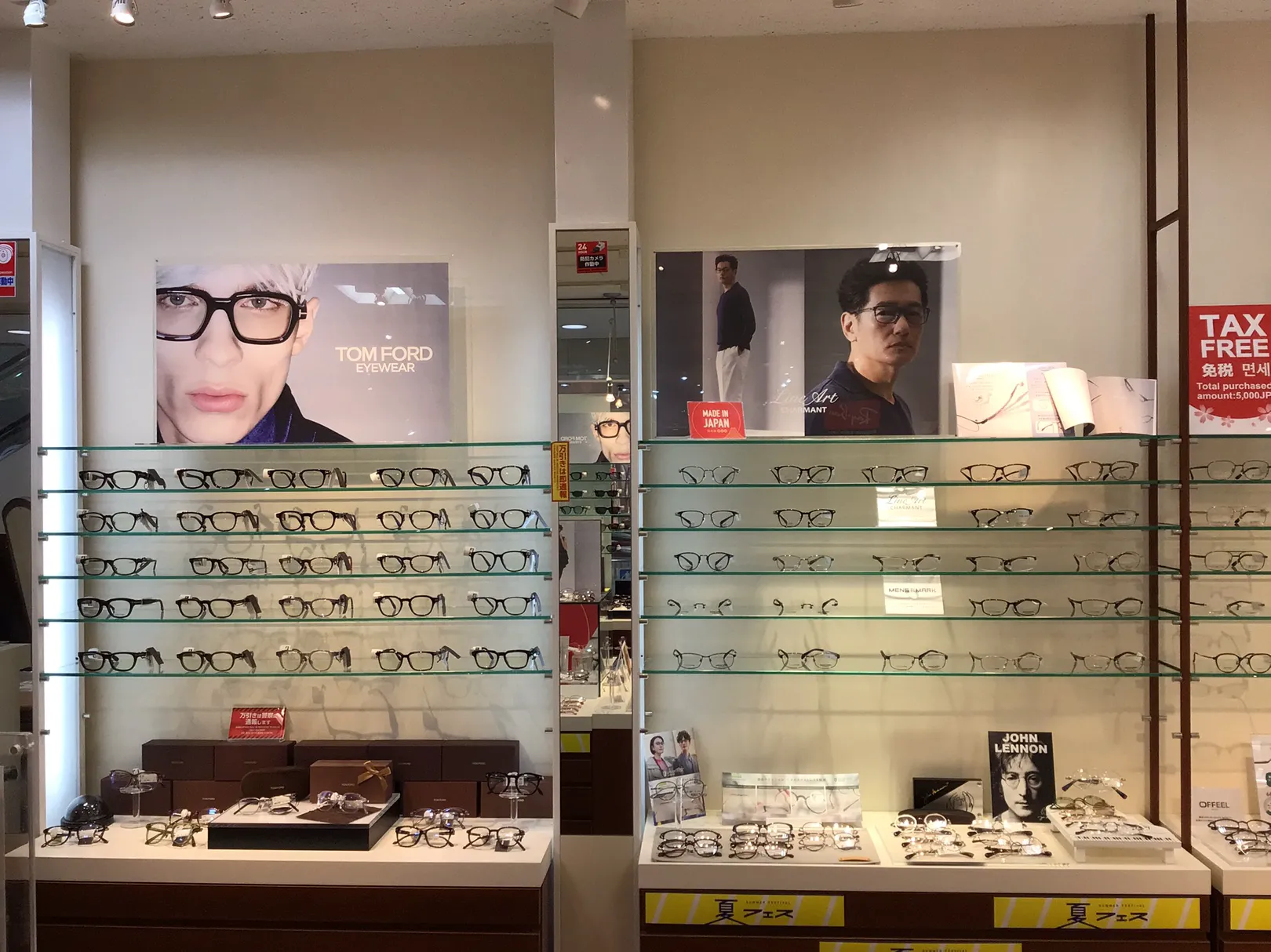 TOMFORDやLINEARTのフレームを展開した店内ディスプレイ