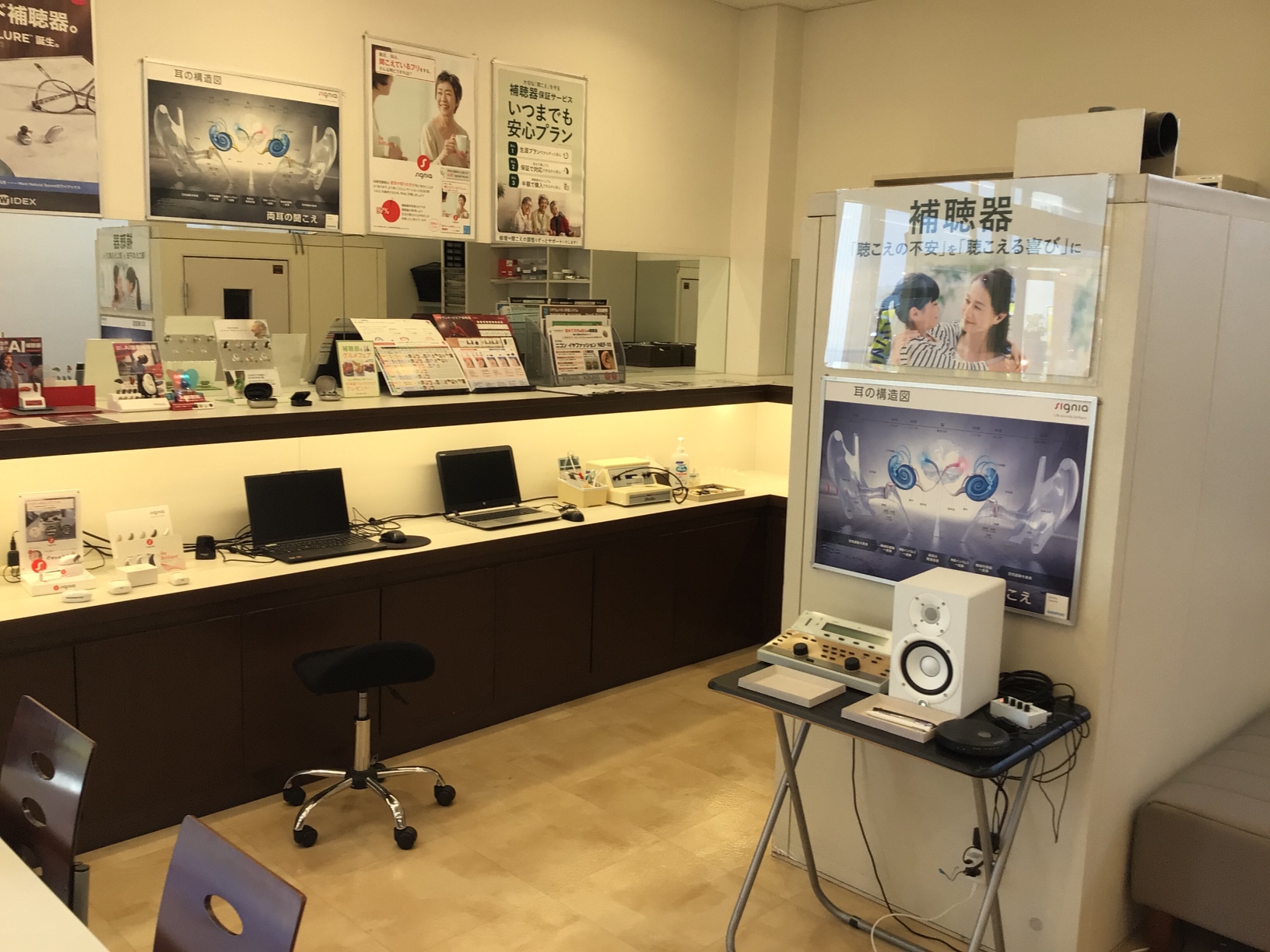 メガネスーパー津島店は補聴器取扱店。防音室完備でしっかり測定できます。補聴器6大メーカーを扱っており他社と比べて非常に多くの種類から機種を選んでいただけます。