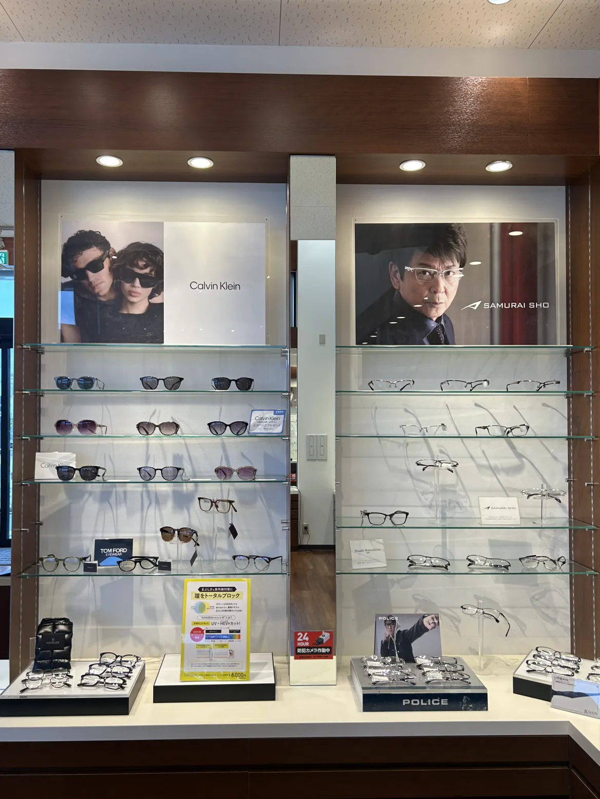 SAMURAISHOのフレームを展開した店頭ディスプレイ