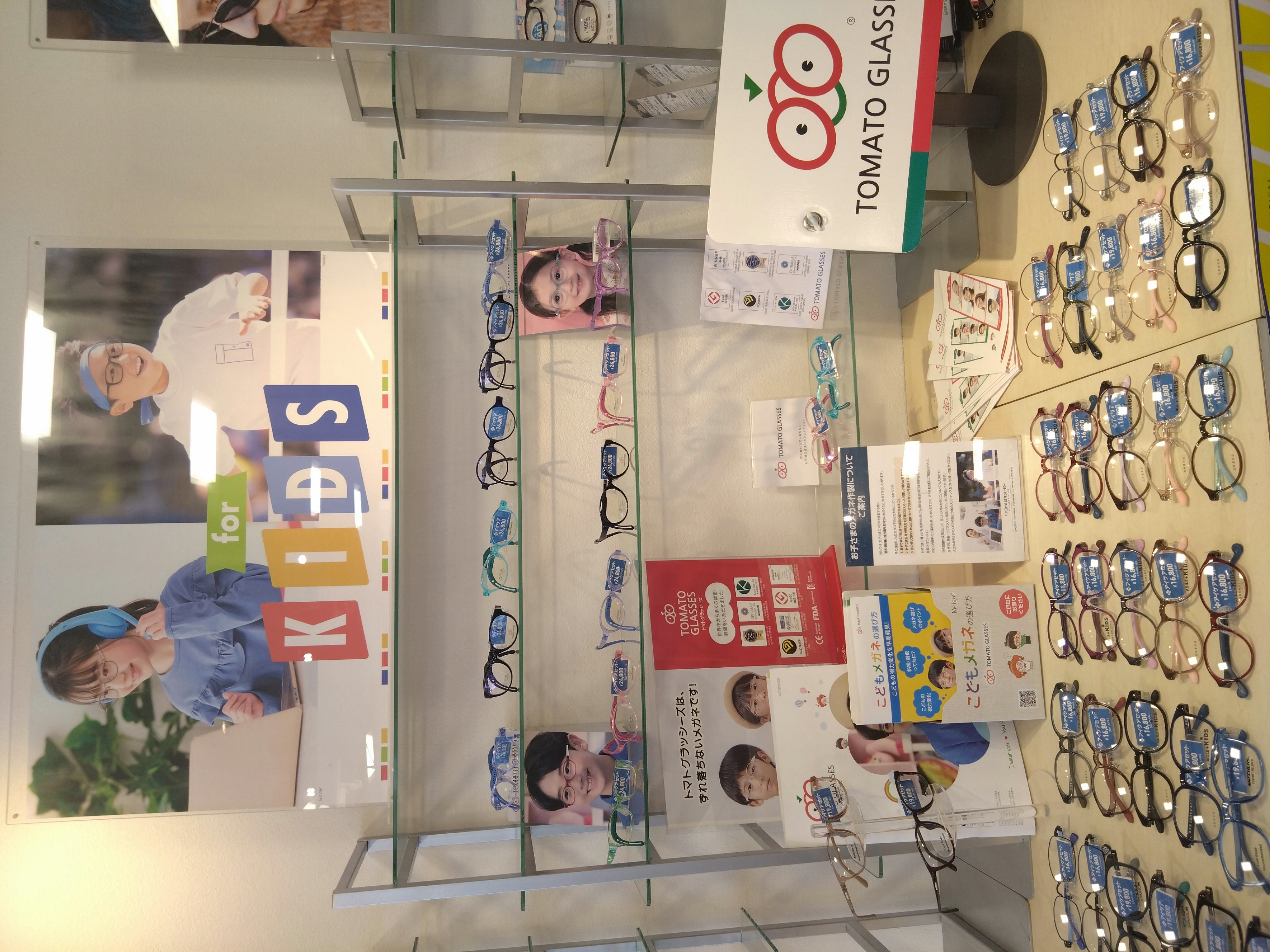 メガネスーパー岐阜加納店の子供向けフレームコーナー