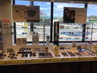 メガネスーパー天草店のサングラスコーナー