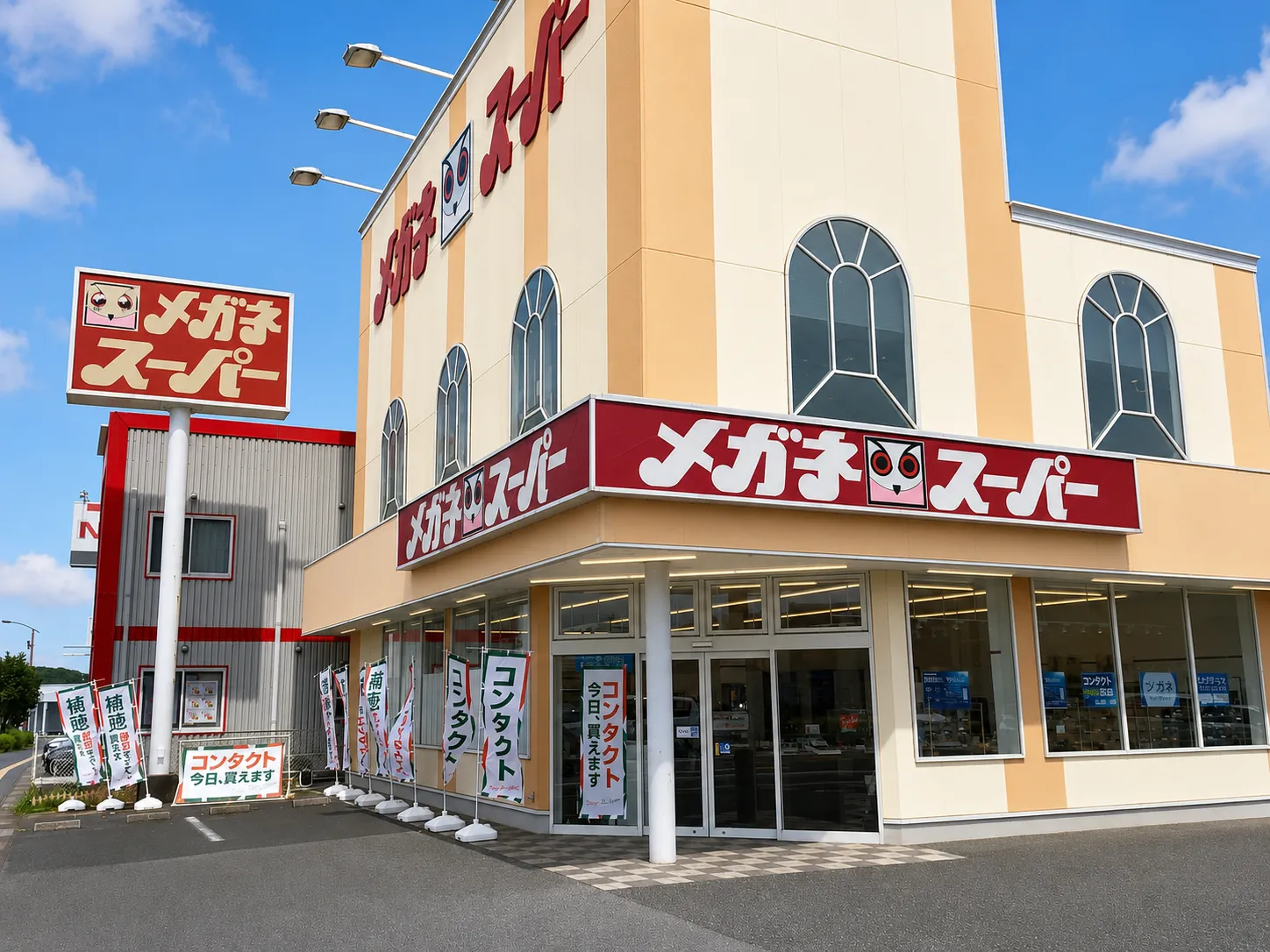 メガネスーパー熊本光の森店の外観、ガラス貼りの入口