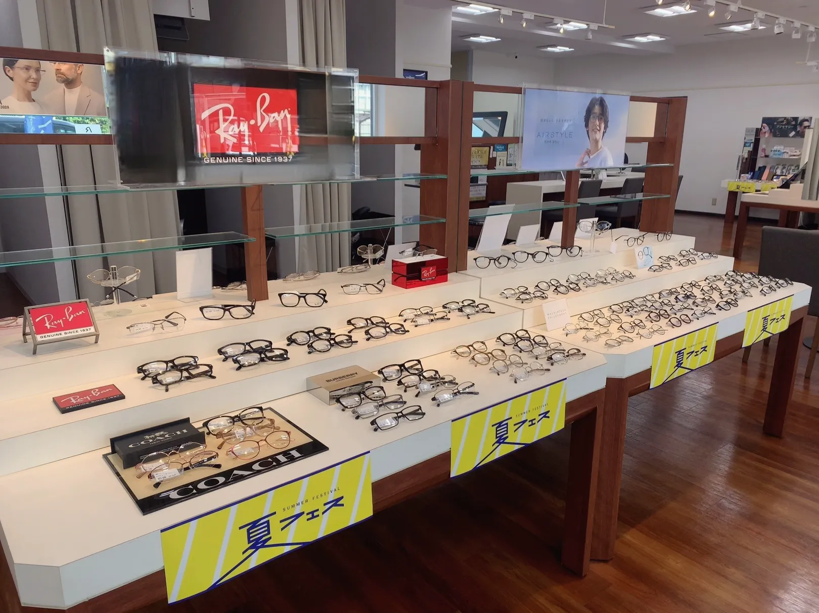 メガネスーパー東大宮店、フレーム展示④