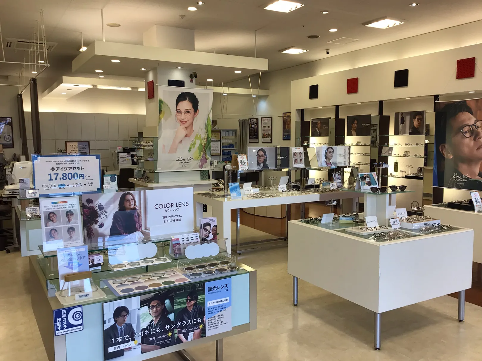 メガネスーパーウニクス伊奈店の店内