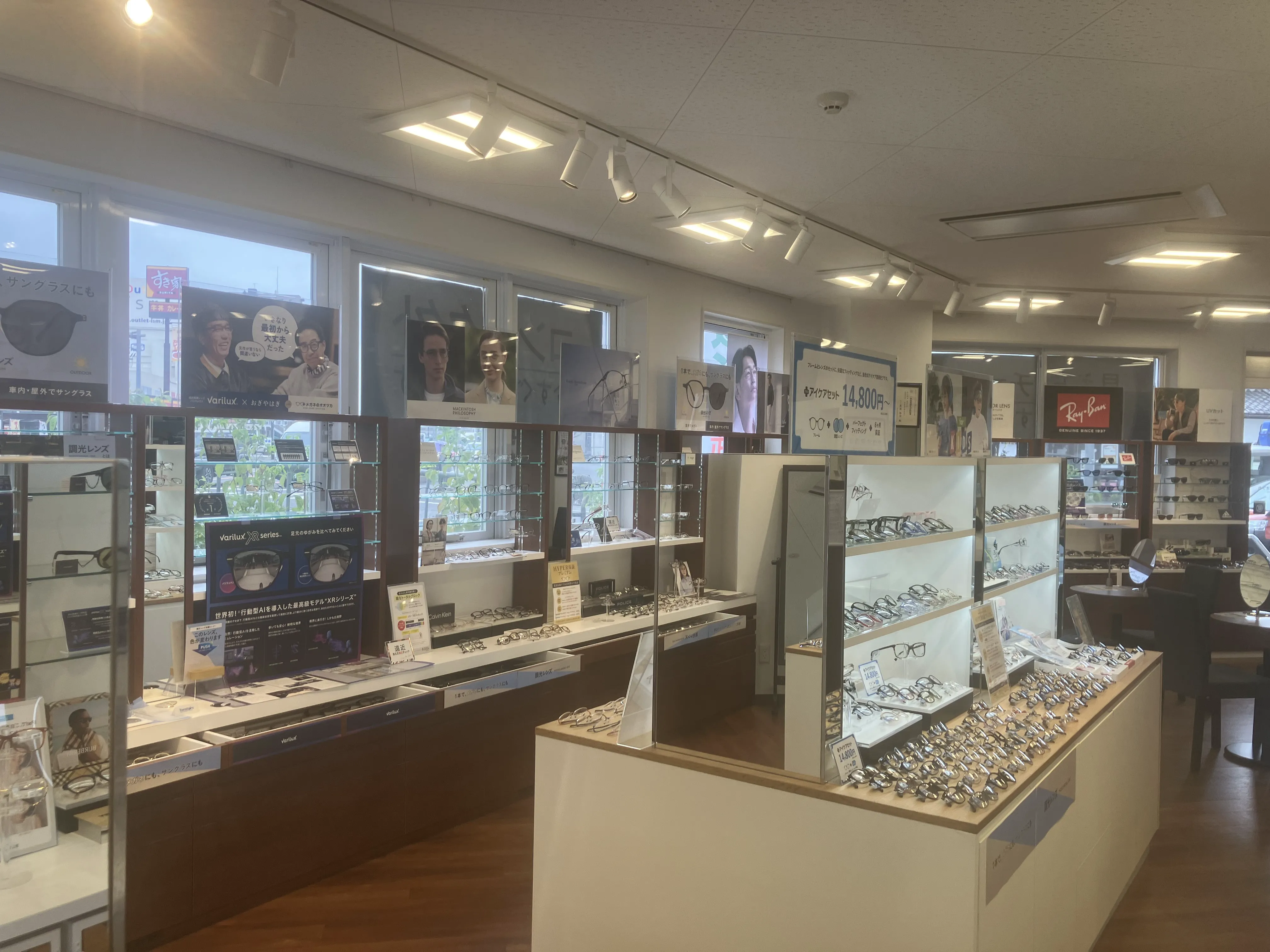 メガネのオオツカ草津本店、店内