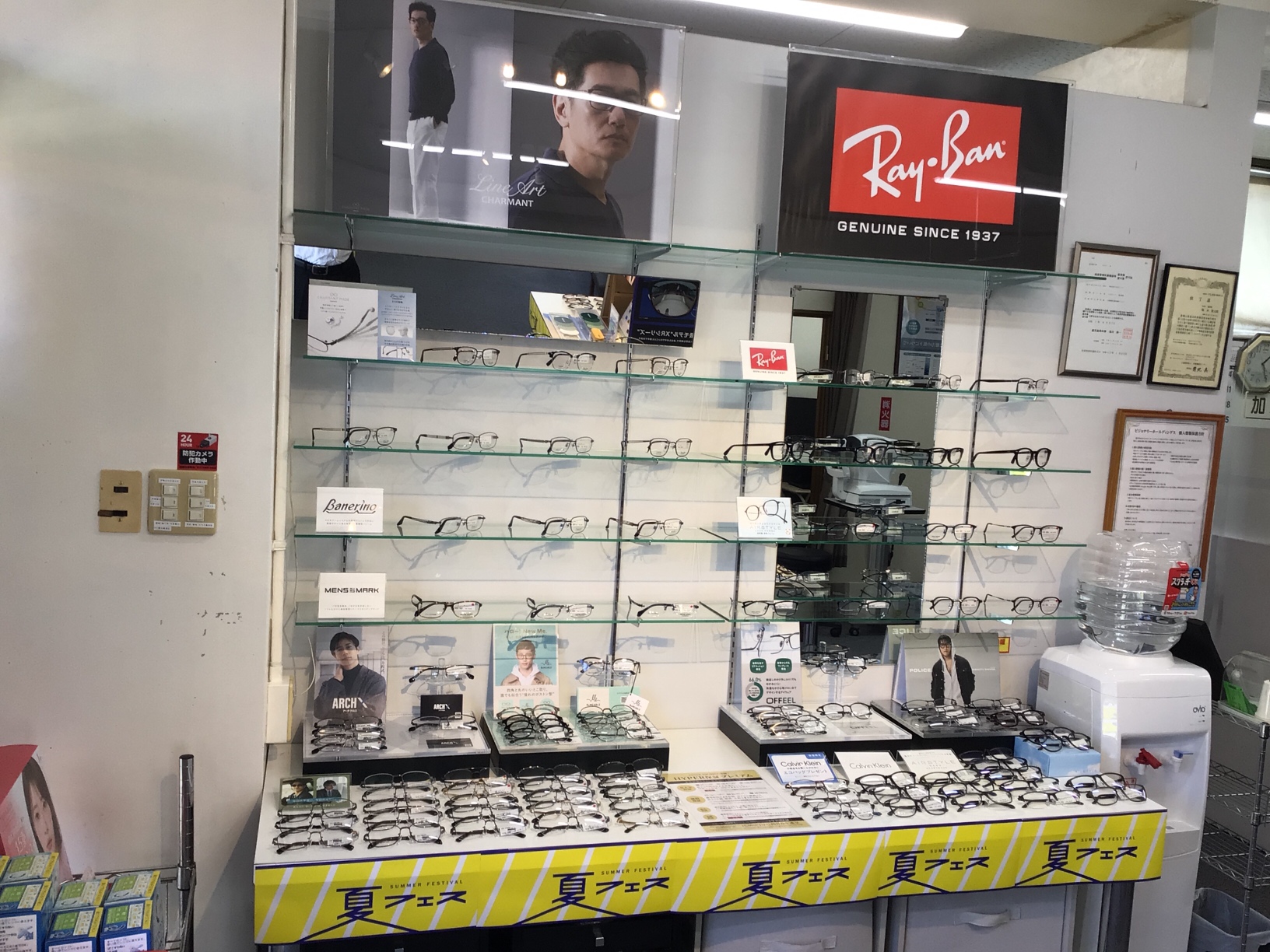 メガネスーパー徳之島店、店内男性フレームコーナー