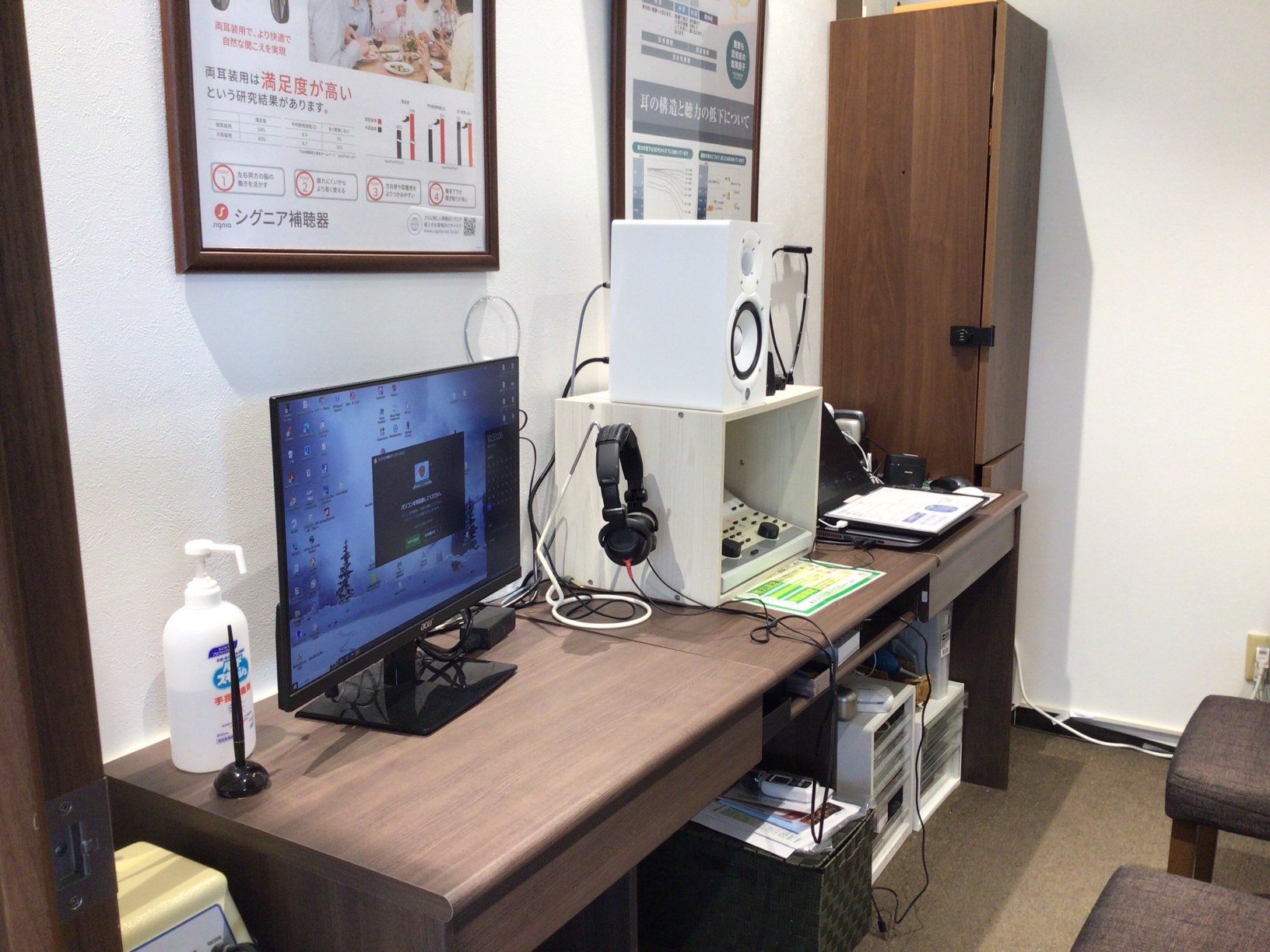 メガネスーパー新潟松崎ニュータウン店の補聴器室、測定点検機器