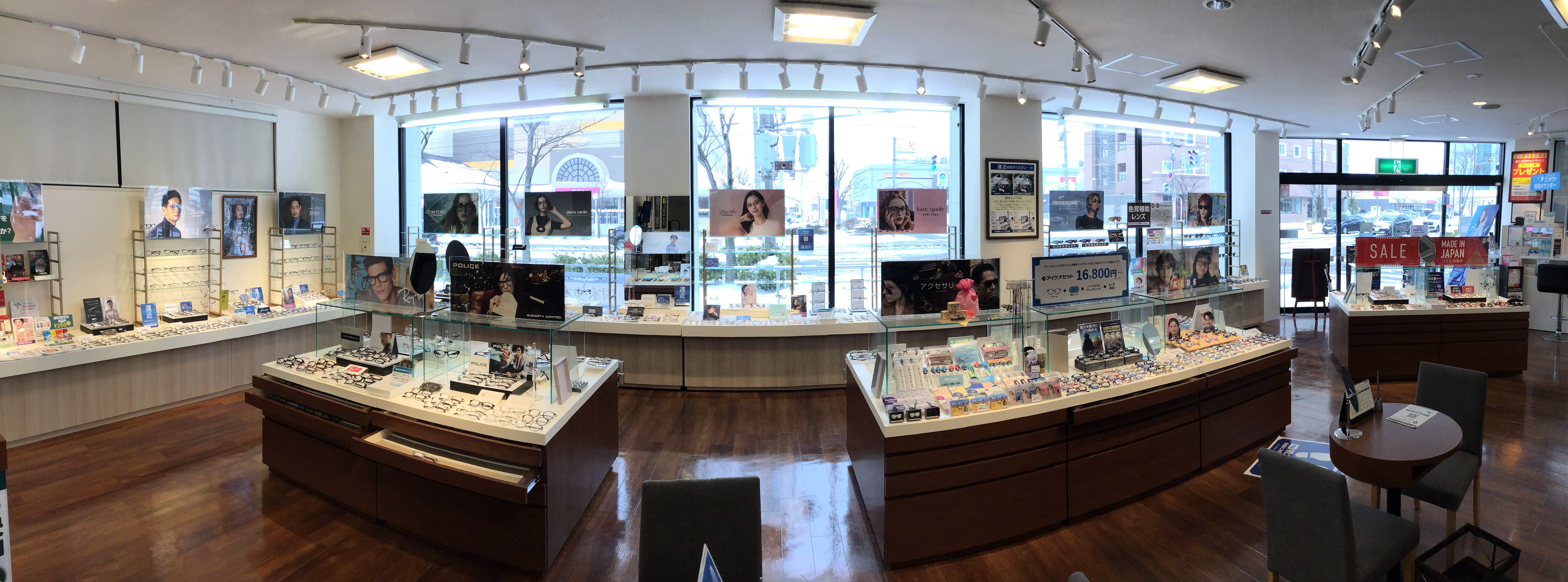店内全体
