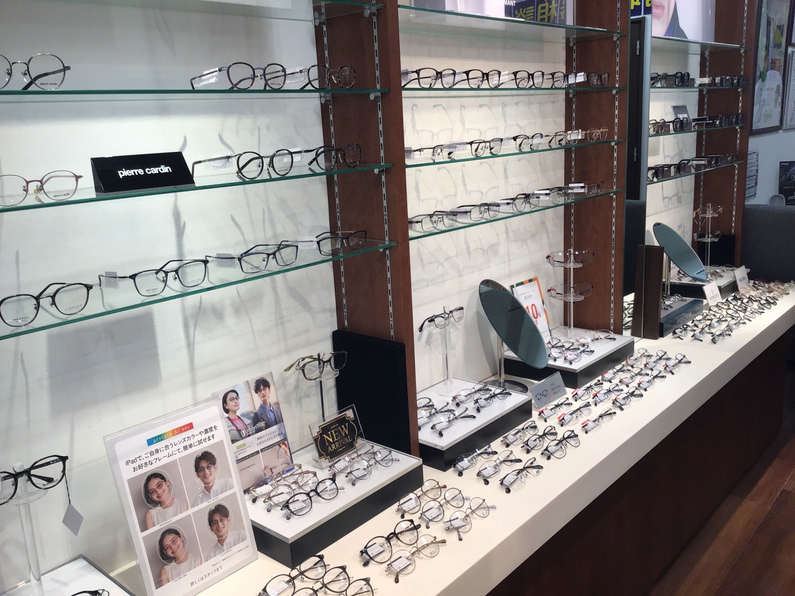 メガネスーパー神楽坂の紳士向けフレーム展開