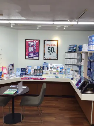 メガネスーパーたまプラーザ店 店内 コンタクトを扱っている
