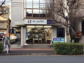 メガネスーパーたまプラーザ店 外観ガラス張りの入り口 段差あり