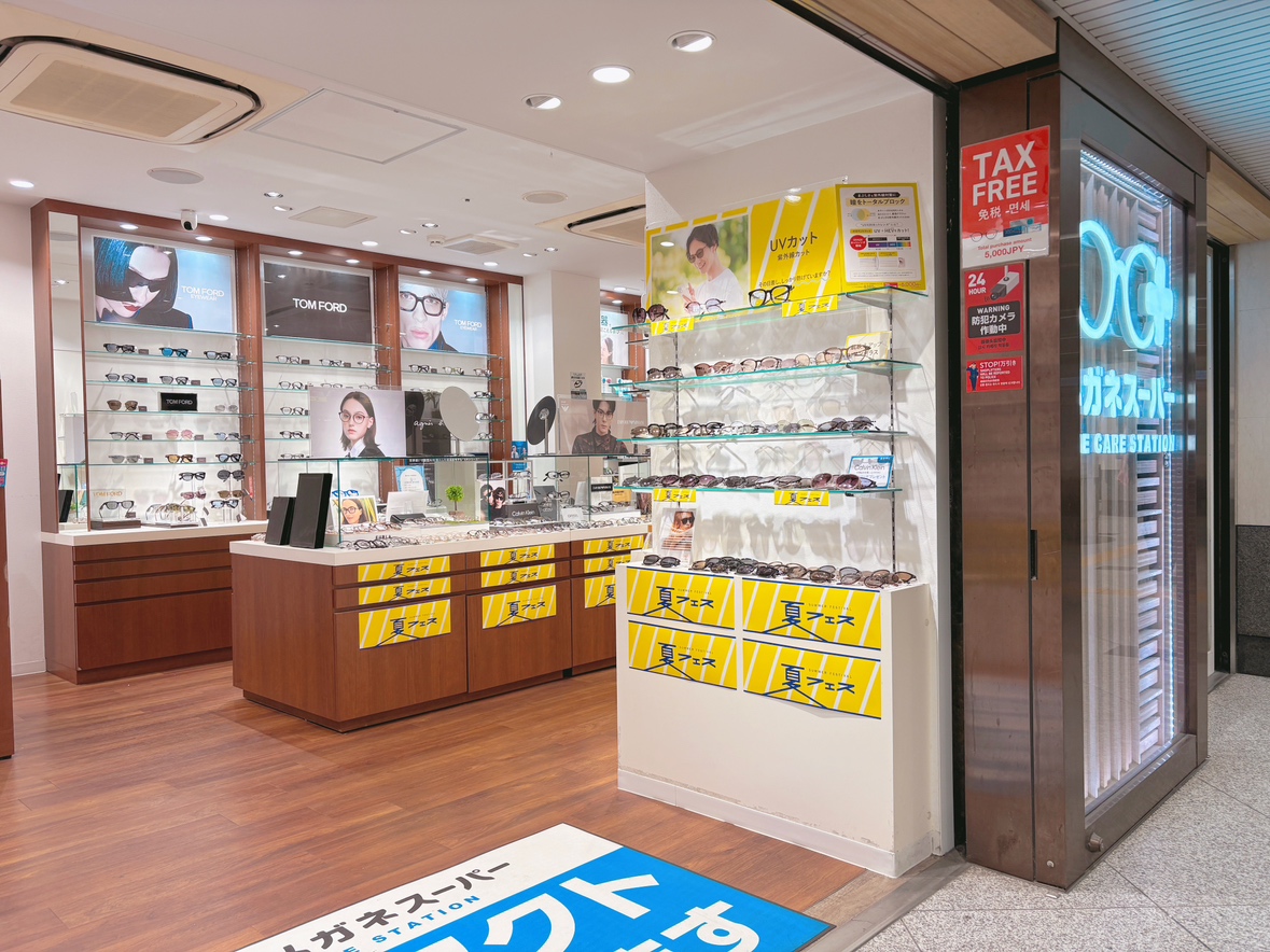 メガネスーパーエキマルシェ大阪店　多種多様なフレーム展開