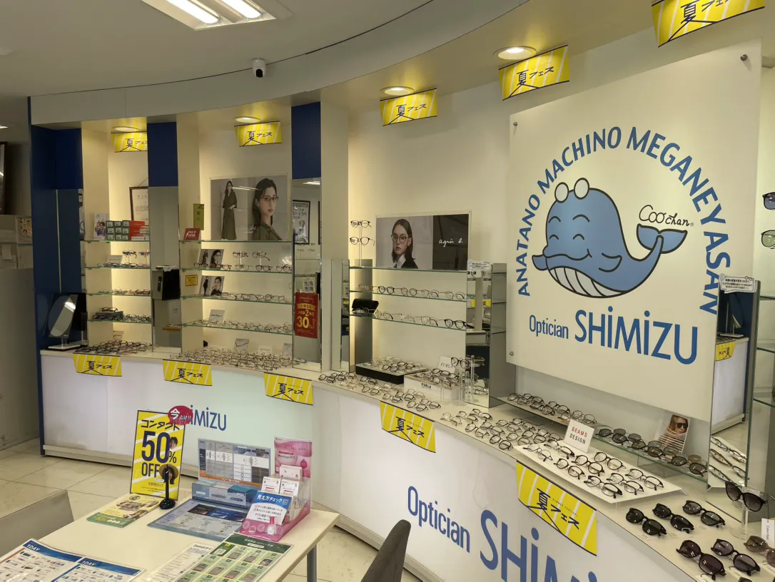 シミズメガネ今里店の内観