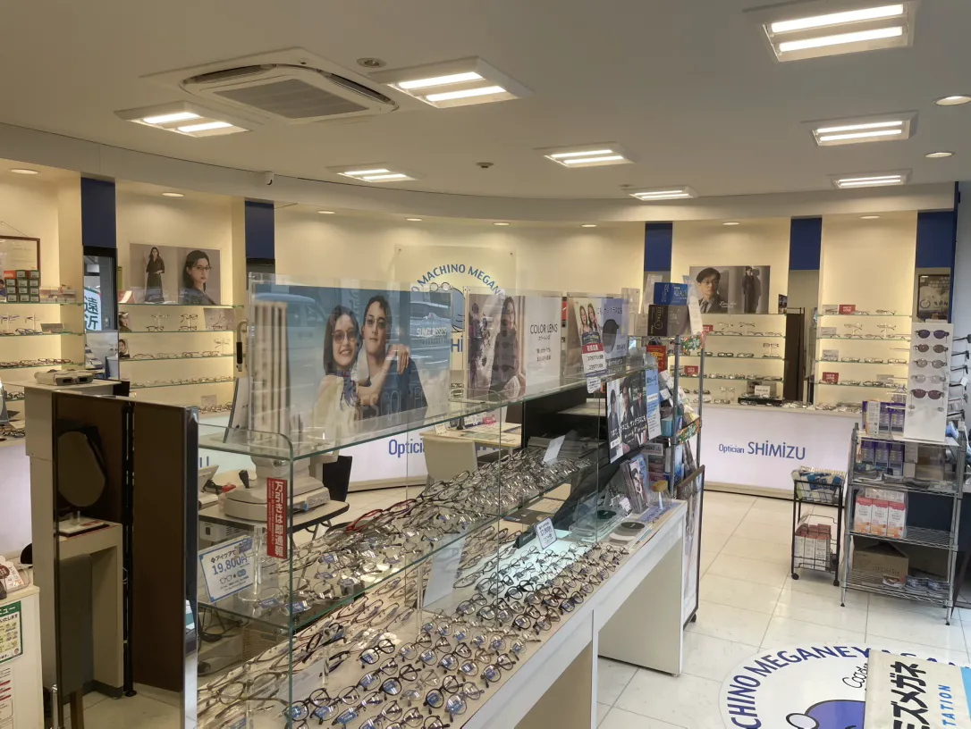 シミズメガネ今里店の内観
