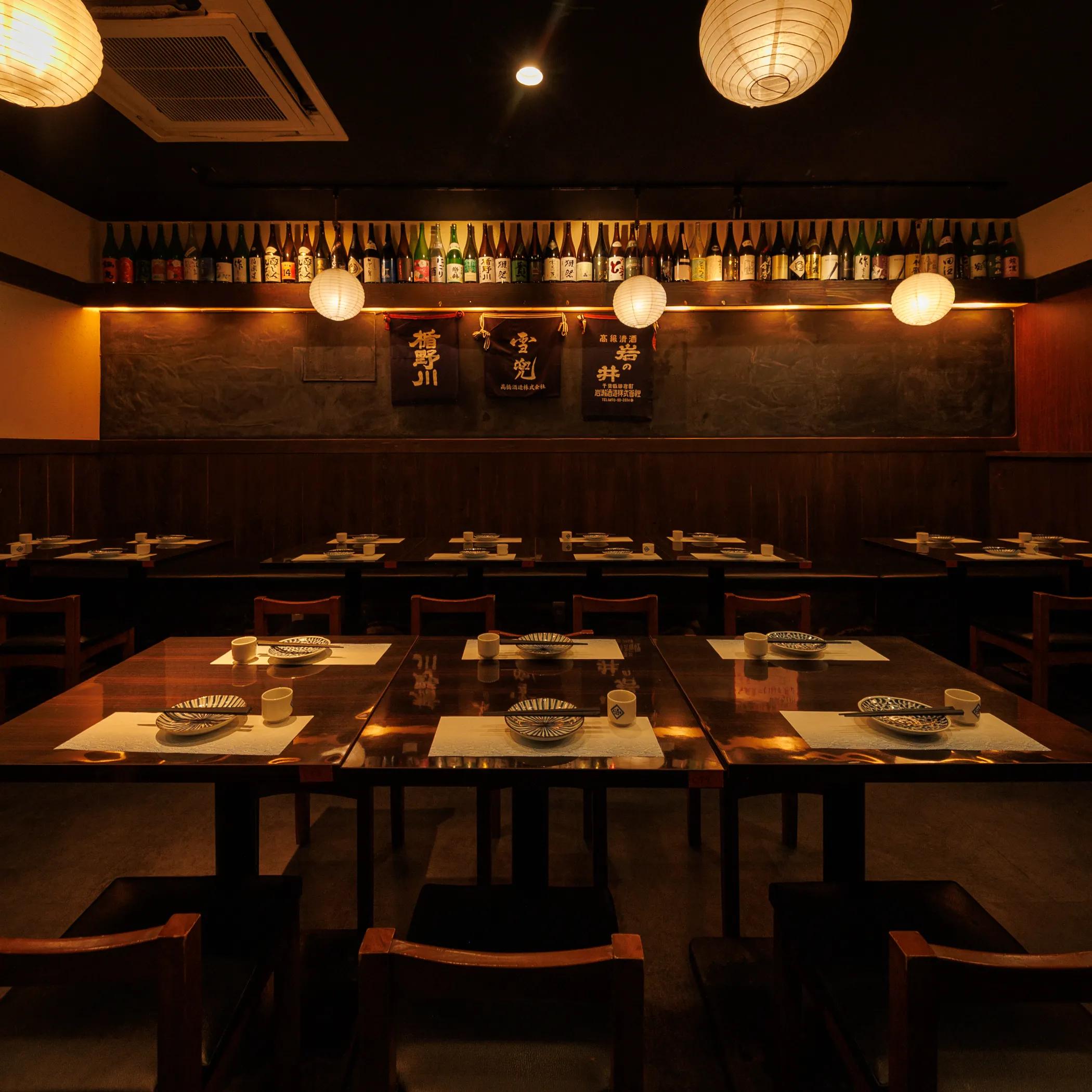 公式】日本酒原価酒蔵 新宿東口店