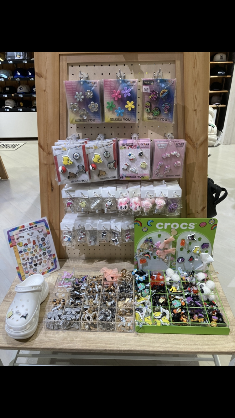 必見】CROCS（クロックス）のJibbitz（ジビッツ）たくさんあります