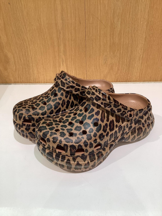 限定デザイン】クロックス ベイ アニマル クロッグ LEOPARDはムラサキ